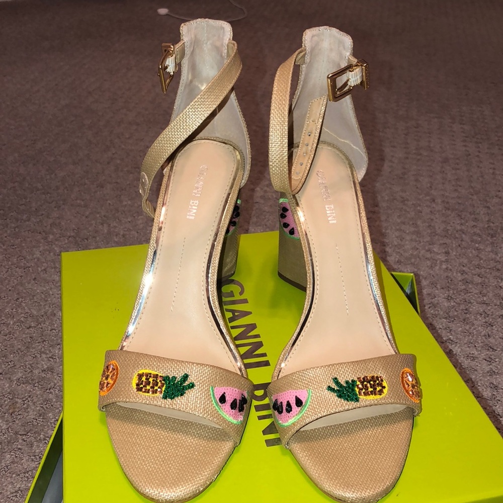 Gianni Bini sandals